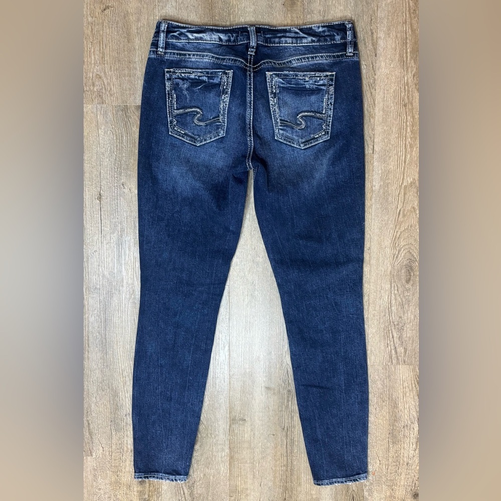 SILVER JEANS CO Elyse Skinny Classic Blue Wash Distressed Denim Jeans, Size 28 - Picture 2 of 12